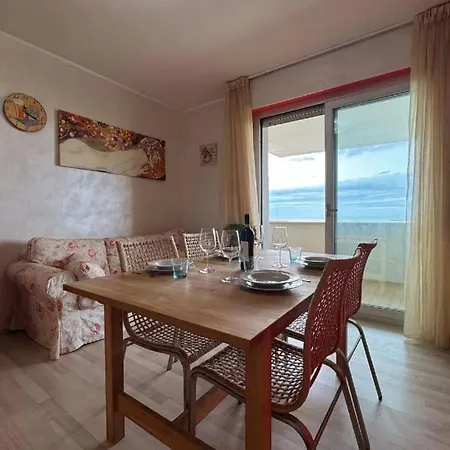 Апартаменты Terrazzo Prima Fila Mare Wi-fi Parcheggio *